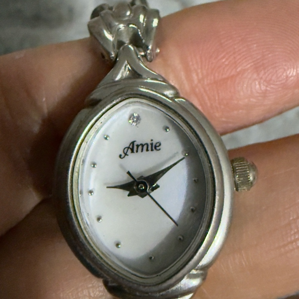 Amie Elegant Silver Timepiece - Picture 3 of 8